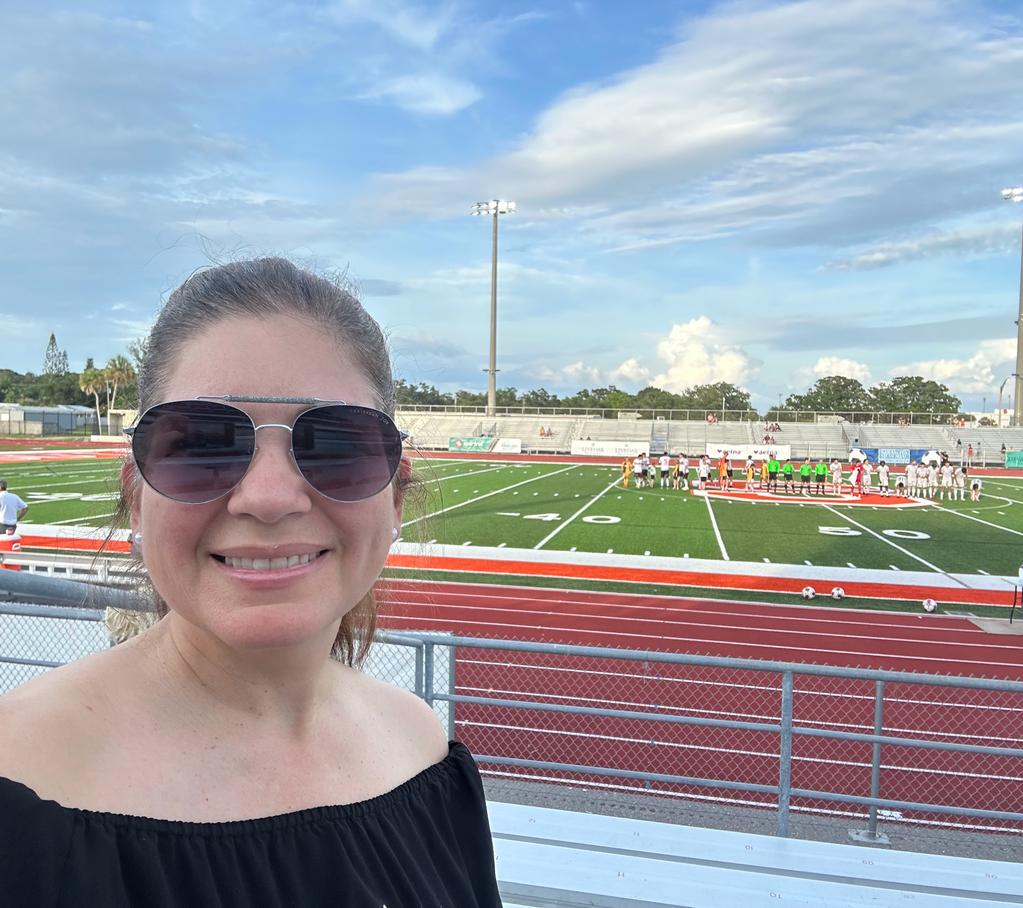 ¡Fútbol es vida!

Supporting our communities and connecting with people makes life worth it 🫶🏻

#SupportingCommunities #ConnectWithPeople #ADayInALife #FridaySelfie #maxAllure #maxAllureMastermind #Physicians #DesignYourPhysicianLifePodcast