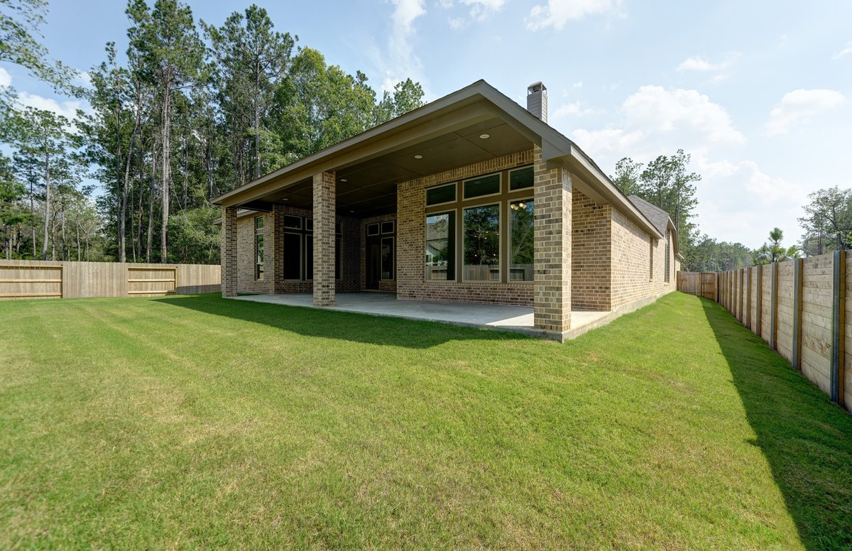 #FeatureFriday: 15603 Early Bird Lane by Ravenna Homes ☀️ 

4 Bed 
3.5 Bath 
1 Story 
3 Car Garage 
4,290 Sq Ft 

Learn more: artaviatx.com/homes/15603-ea… 
#ARTAVIATX #LiveColorfully #ConroeTX #ConroeRealEstate #ConroeISD #RavennaHomes