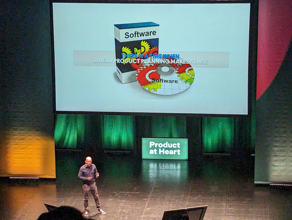 ☝️ <a href="/jboogie/">Jeff Gothelf</a> at <a href="/ProductAtHeart_/">Product at Heart</a> "People don't love products, because they are delivered on time. They love products because it solves a problem of the user." ☝️ This.