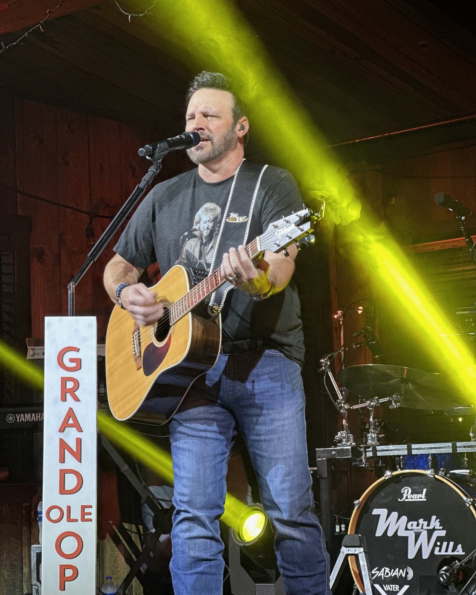 MarkWillsMusic's tweet photo. My kind of Friday night lights! Thanks to my good friend Kari Wolfe for sharing these pics for this week’s #MWFanPhotoFriday. I’m so excited to perform TONIGHT at the Hattiesburg Saenger Theatre.

Come on out and join me! Doors open at 8 pm. https://t.co/k9yBgAGlH2