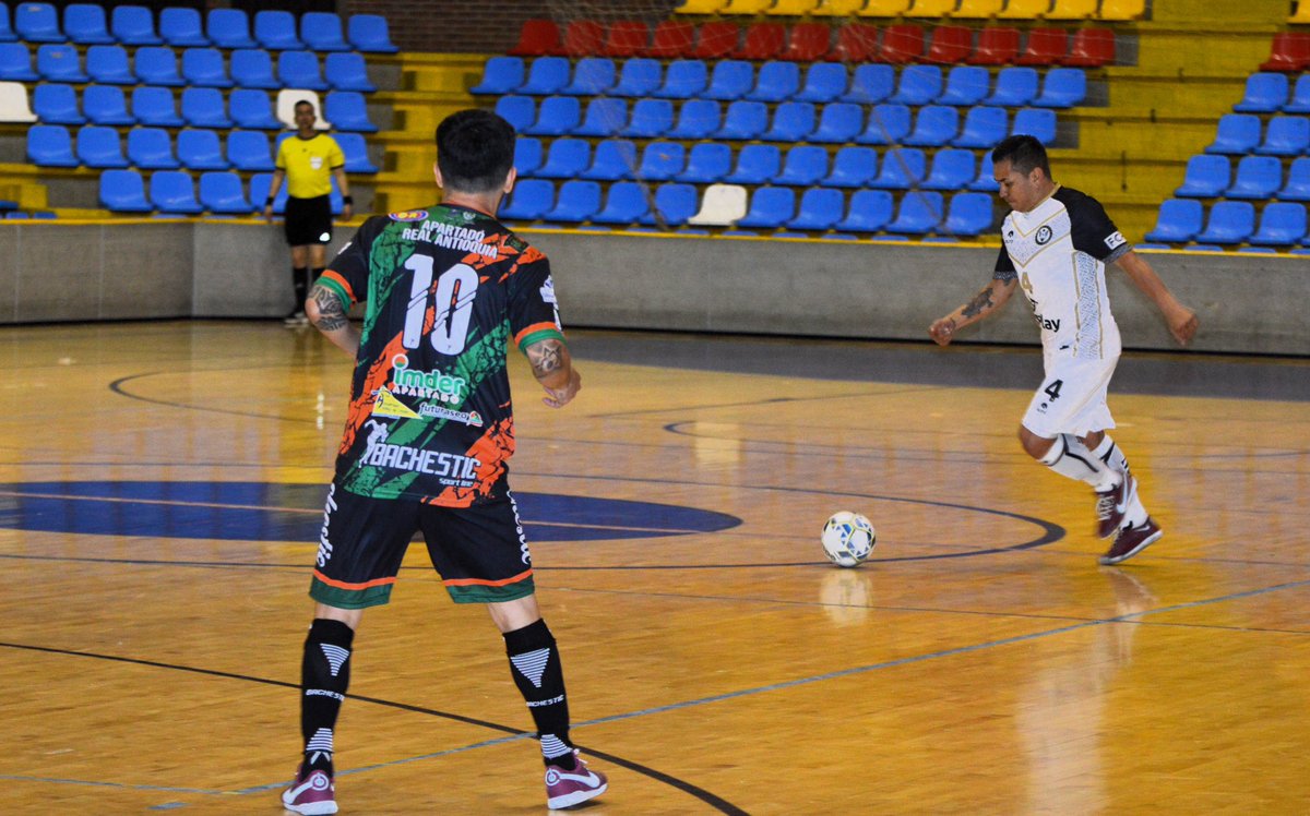 Camilo10futsal's tweet photo. Partido de Ida 4tos 
Derrota 6-3 frente a bogota elite 
Partido de vuelta lunes 3 julio 1:30 pm
Apartado 
📺 Win+ https://t.co/8r4mvJvn5D