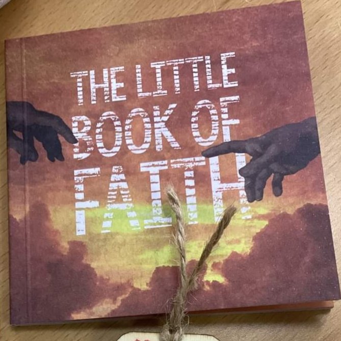 PlacesProject's tweet image. We have so much to praise God for this #ThankfulFriday 🙌 Year 7 pupils visiting their old primary schools, partnership between churches and schools, &amp;amp; the joy of pupils receiving a &quot;Little Book Of Faith&quot; full of Bible promises. 😀 #Y6Beyond #Y6Transition