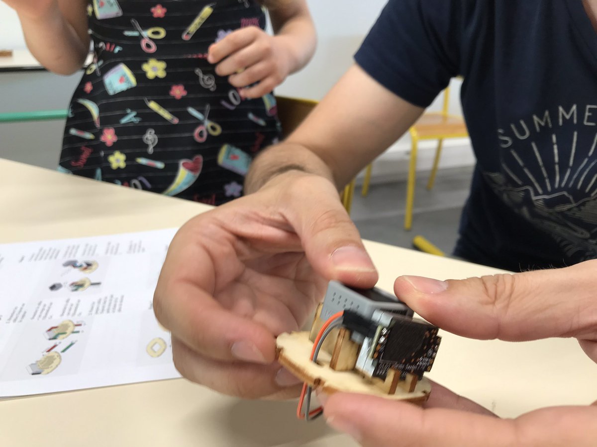 Alors que le lab est en pause pour l’été, cette semaine notre équipe a produit en atelier 12 capteurs #co2 (modèle Labfab) avec les membres du personnels de <a href="/UnivRennes_2/">Université Rennes 2</a>
Des capteurs bientôt utilisables par les enseignants et agent de l’université !
@mcerennes <a href="/LabFabfr/">LabFab</a>
