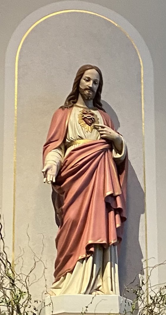 Hi #CatholicTwitter it’s the last day of June! We are ending month of #SacredHeartOfJesus but starting #PreciousBlood month tomorrow! I went to Mass this morning, prayed for you all. If you see this post, know that I took you to Mass with me in my heart. Enjoy the weekend.