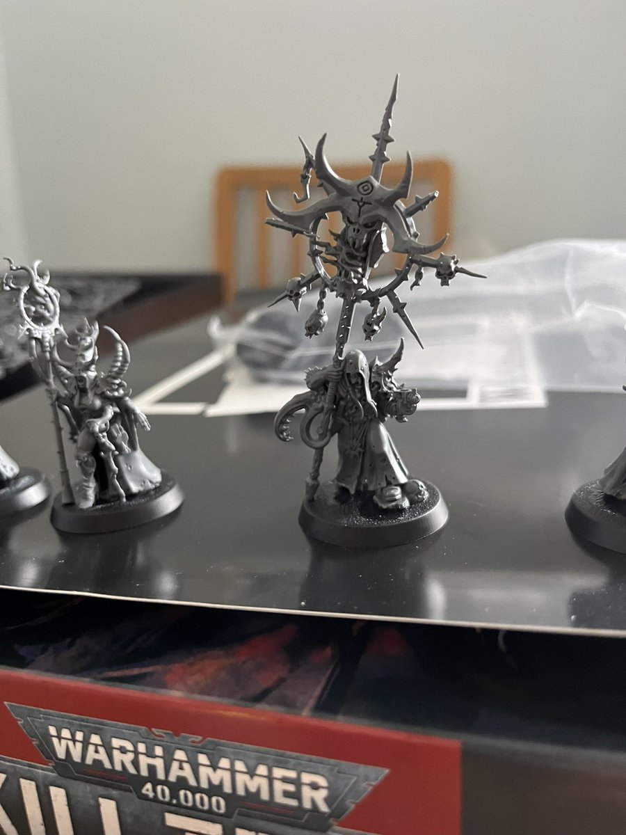 OUAkillteam's tweet photo. Yes, I have a big icon, what if it? 

Starting work on the chaos cult team ‘’The Subtle Caress’. Slaanesh obvs. #killteam #chaoscult #slaanesh https://t.co/d8V1fz6BOB