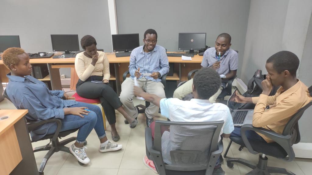gdgocbiu's tweet photo. Happening now, our 3rd and final session on #ExploreML series called "Group Presentations" facilitated by @berrgrayson for the beginner track. 

@hogitugende
@GoogleAI 

#DeveloperStudentClubs
#GDSCSSA
#GDSCBIU https://t.co/WCvt2nu0tT