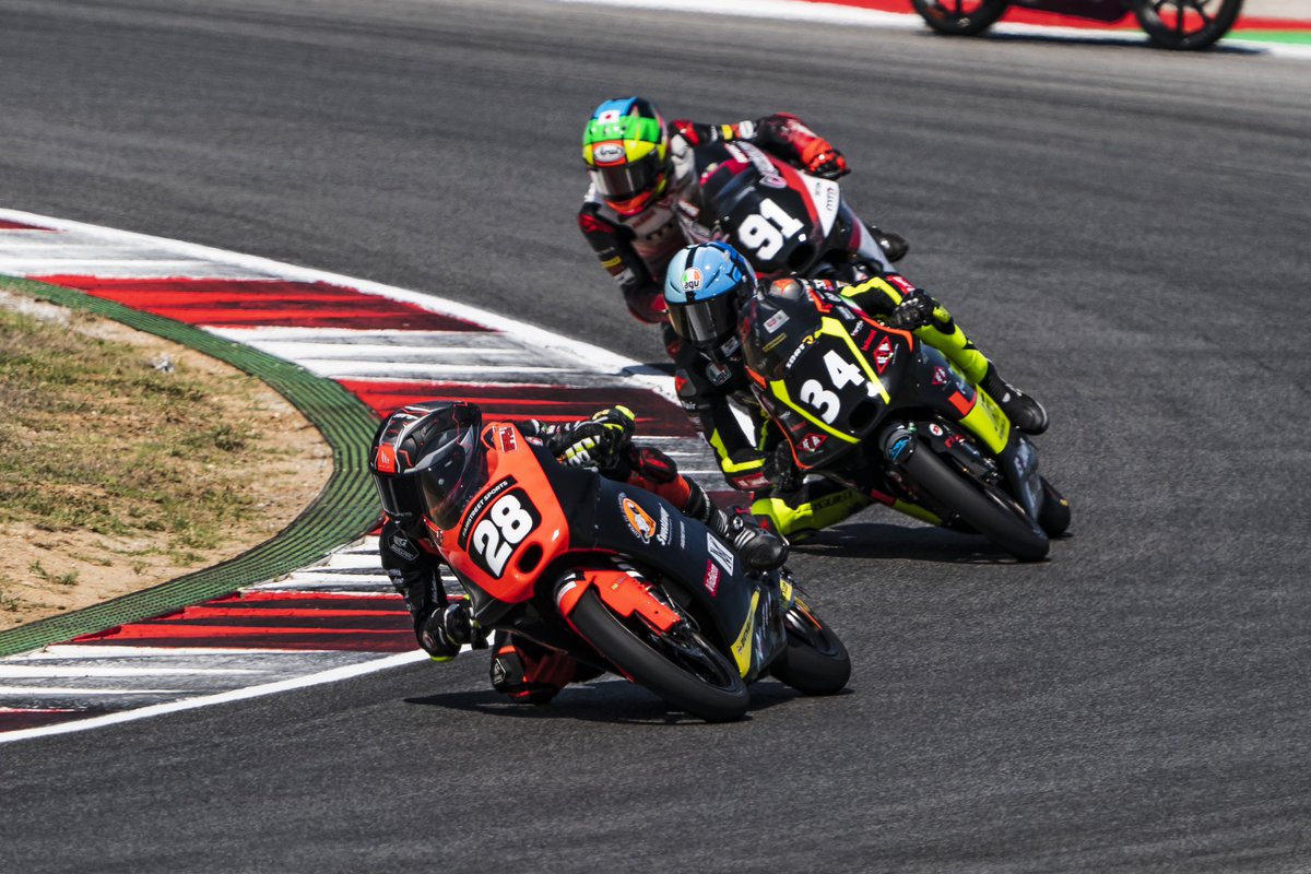 cuna_campeones's tweet photo. 🫡 En un circuito tan exigente como este, seguimos aprendiendo en cada salida a pista 🛠️

✅ Terminamos los entrenamientos libres con ganas de seguir mejorando paso a paso de cara a mañana ⏱️

#PilotosCuna #RoadToMotoGP https://t.co/oHl3UMe4e4