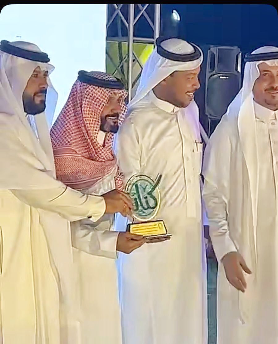 TKnanah's tweet photo. ▪️تكريم 🎉
🌺رجل الاعمال/ احمد علي الكناني
مالك مؤسسة لمة العائلة

🔹جمعية التنمية بكنانة
وشيخ و اهالي كنانة
يشكرون لك جهودك و تعاونك و مشاركتك الفاعله و المتميزة في انجاح حفل اهالي كنانة 
بمناسبة #عيد_الاضحى_المبارك 

فشكر بحجم عطائك https://t.co/PZiLye4Txn