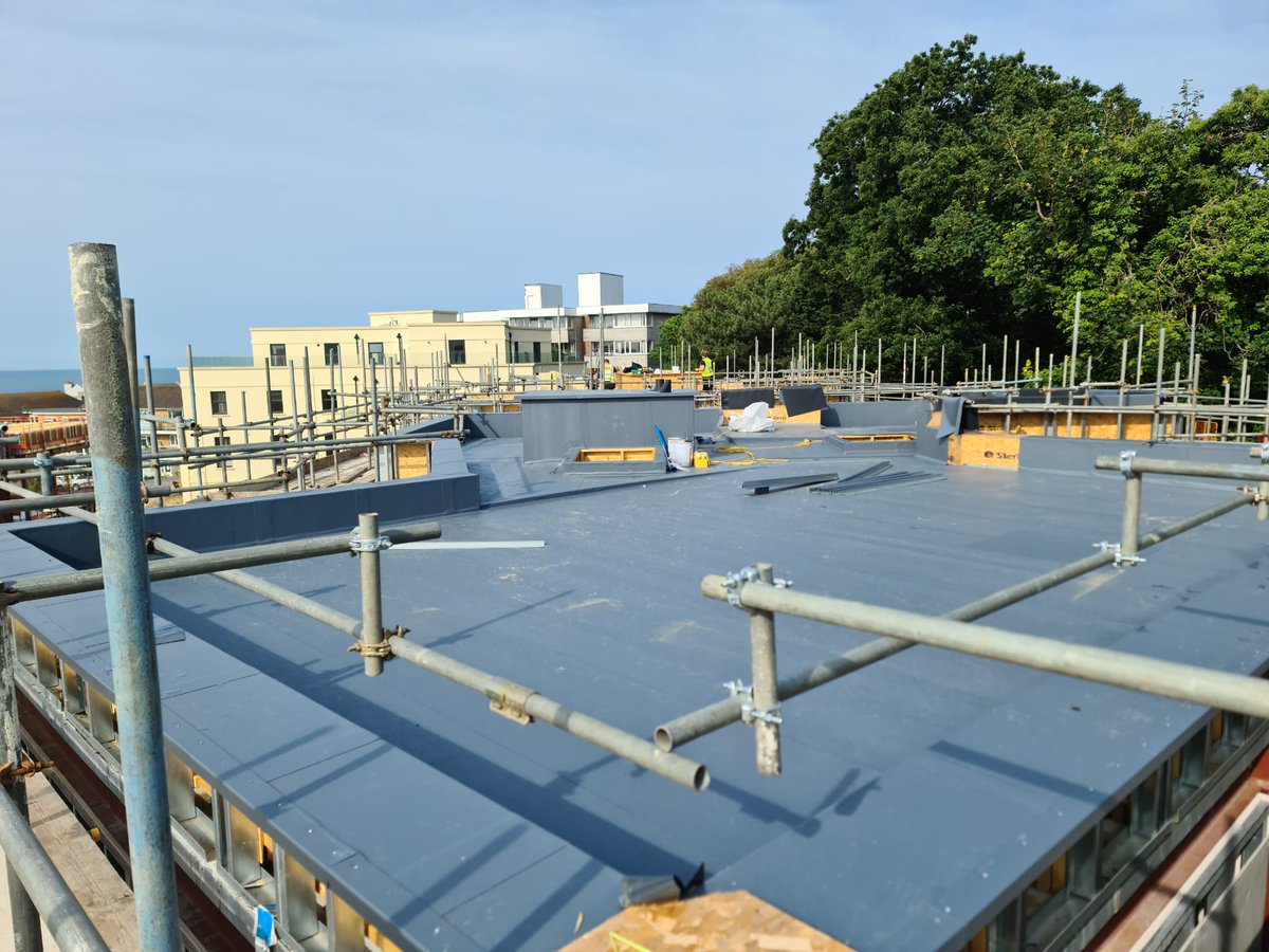 IndustrialCon12's tweet photo. ICS are proud to be working on behalf of Gemselect Ltd in St Leonards on Sea, where we are installing Soprema single ply membrane to 4 residential blocks.
#sopremauk #ics #teamics #icsroofing #industrialconstructionsussex #icsdeliveringsolutions #cladding #roofing #construction https://t.co/4CRuaHn3ad