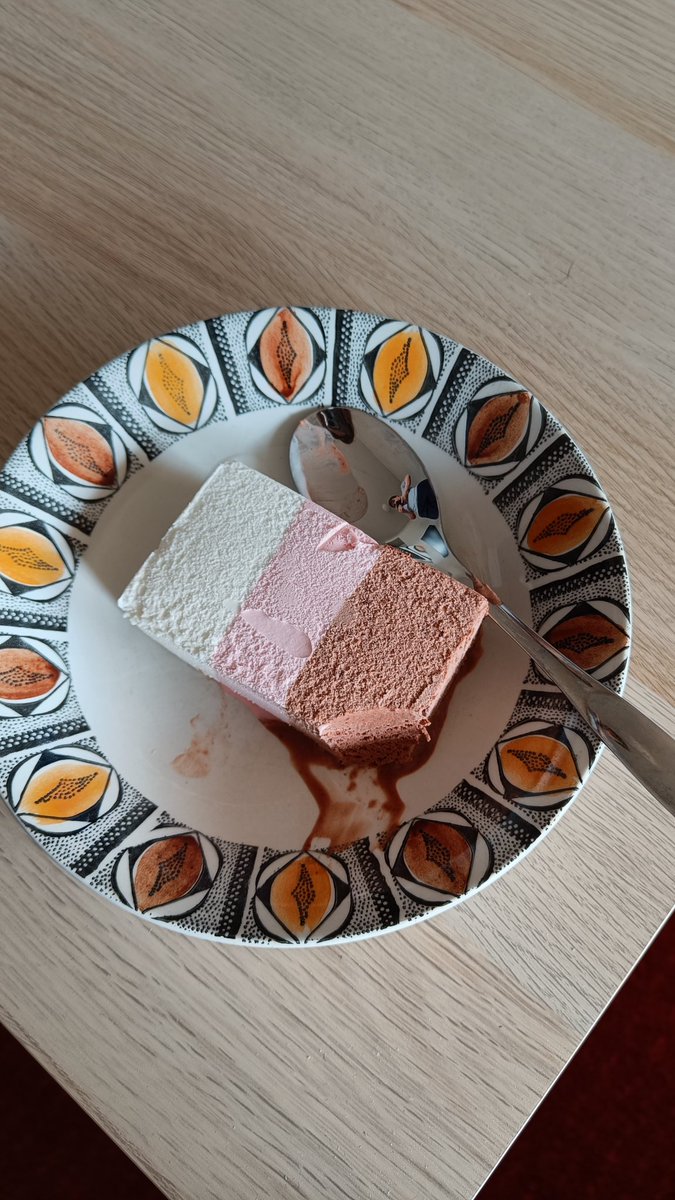 liekovarpio's tweet photo. 39.

I went on a date and right away he said "I heard you like ice cream. I bought you some"

Very sweet https://t.co/ORzPbna5Q3
