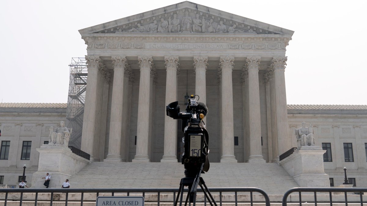 ORPolitics's tweet image. Supreme Court live updates: SCOTUS strikes down Biden plan to forgive student loan debt bit.ly/436p3VB