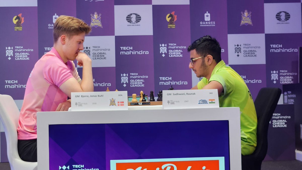 GCLlive's tweet photo. The clock is ticking 🕘

Jonas Buhl Bjerre v @sadhwani2005 

@balanalaskank  @trivenickings

Catch the action live on @JioCinema

#BAKvTCK #GlobalChessLeague #GCL #TheBigMove #TheFinalWeekend #GCLonJioCinema https://t.co/XbLKaTFbrl