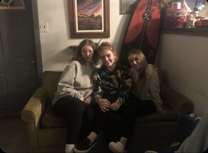 soupylaura's tweet photo. Happy Birthday to my big sister 🍰🎈 https://t.co/OTcimTgaVv