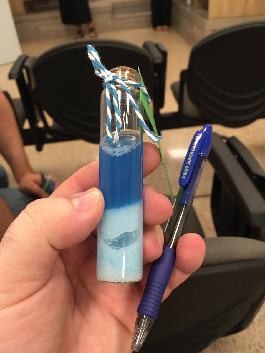 PsiCrea's tweet photo. 💧H2O: La Hora del Océano.
A punto de empezar el evento final del postgrado en Comunicación Creativa 2023.
Nos entregan este vial que deberemos conservar hasta el final del evento… https://t.co/Ds79fsWI5f