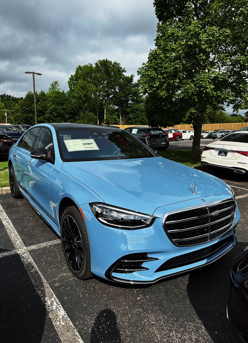JoeW6_'s tweet image. Another bespoke S580.. China Blue // Carmine Red