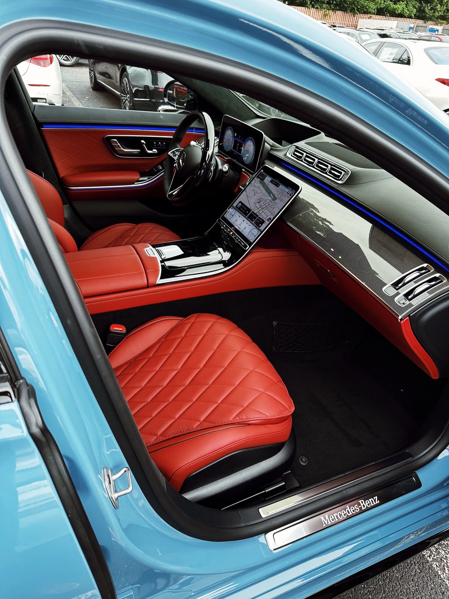 JoeW6_'s tweet image. Another bespoke S580.. China Blue // Carmine Red