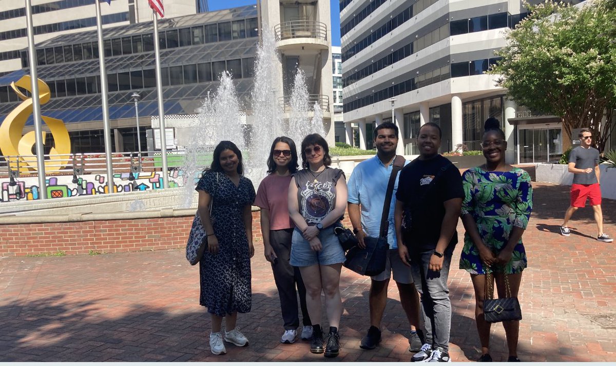HIV1CRNA's tweet photo. The ROHR students took a trip this week to DC for the NIH HIV Structural Biology Meeting https://t.co/0iqh5oEU3r