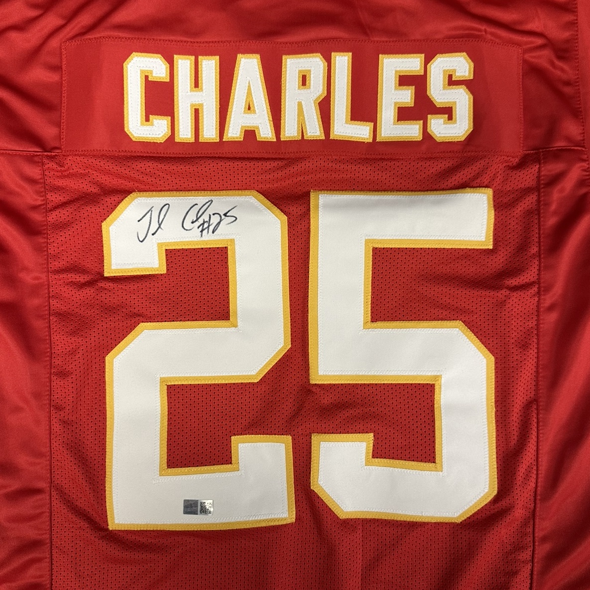 We're going to give a Jamaal Charles autographed jersey away!

For a chance to win:

- Retweet this tweet
- Follow us

We'll pick a winner on Monday 7/3!

(Note: we will NOT message you asking for credit card information)
