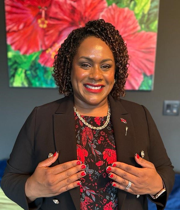 RhiHoyleYEG's tweet photo. I'm a proud Albertan &amp; lived here most of my life. I’m also a proud Trinidadian immigrant. For my swearing-in, I wanted to include my Trinidadian heritage!

My outfit, nails, and shoes all paid homage to the Caribbean Sea &amp; colours of the flag 🇹🇹❤️1/5

#AbLeg #AbPoli #yeg #Trini https://t.co/zU9RSNf120