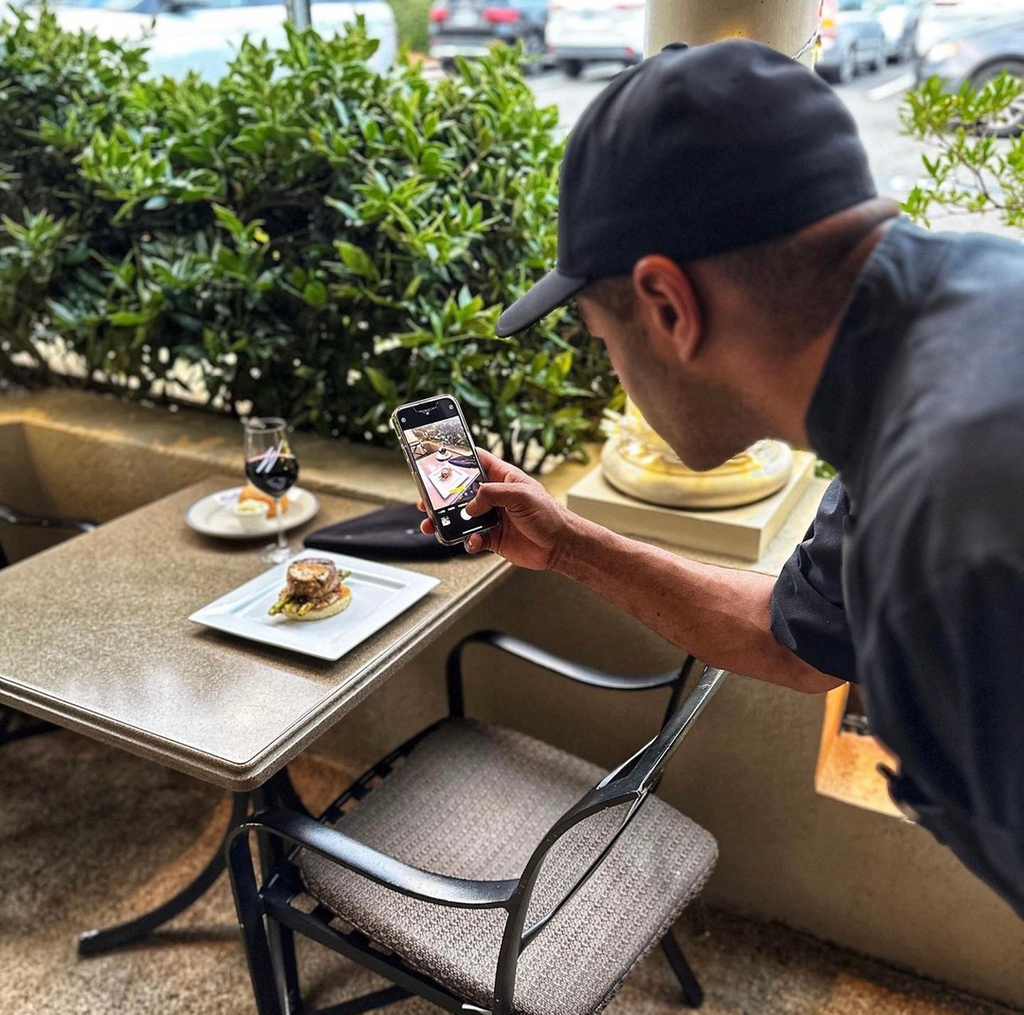 Jamar gets it 🙌📱 We love being able to connect with our customers through social media! Tag a friend who should be following us below ⬇️ #NationalSocialMediaDay ​​​​​​​​​

#visitraleigh #RaleighFoodies #DinelnThe919 #RaleighFoodie #NC_Eats #raleighpa… instagr.am/p/CuHmtOcNxmw/