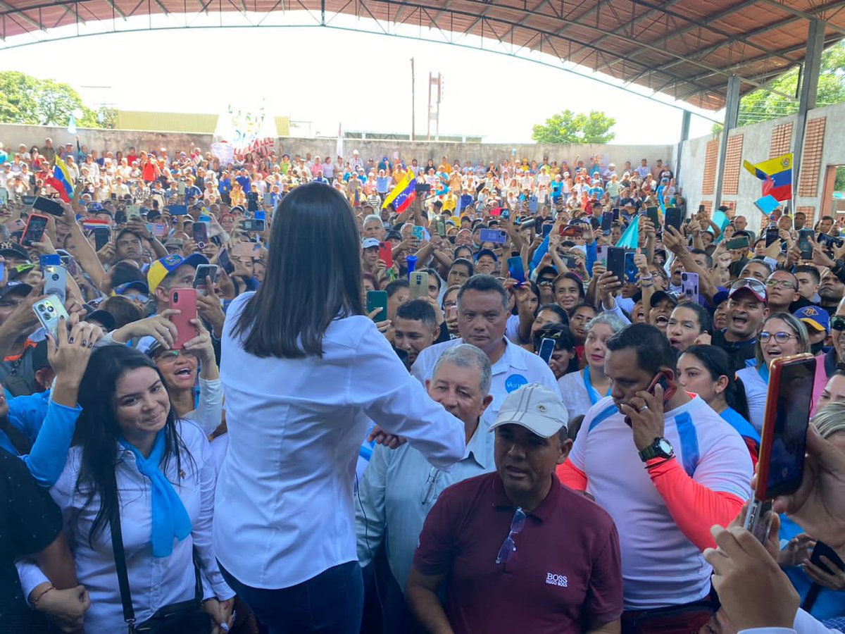 MariaCorinaYA's tweet image. Una INÚTIL “inhabilitación” que sólo demuestra que el régimen sabe que YA está DERROTADO.

Ahora votaremos con más fuerza, más rebeldía y más ganas en las Primarias.

Aquí quién HABILITA es el pueblo de Venezuela.

Hasta el final es HASTA EL FINAL!