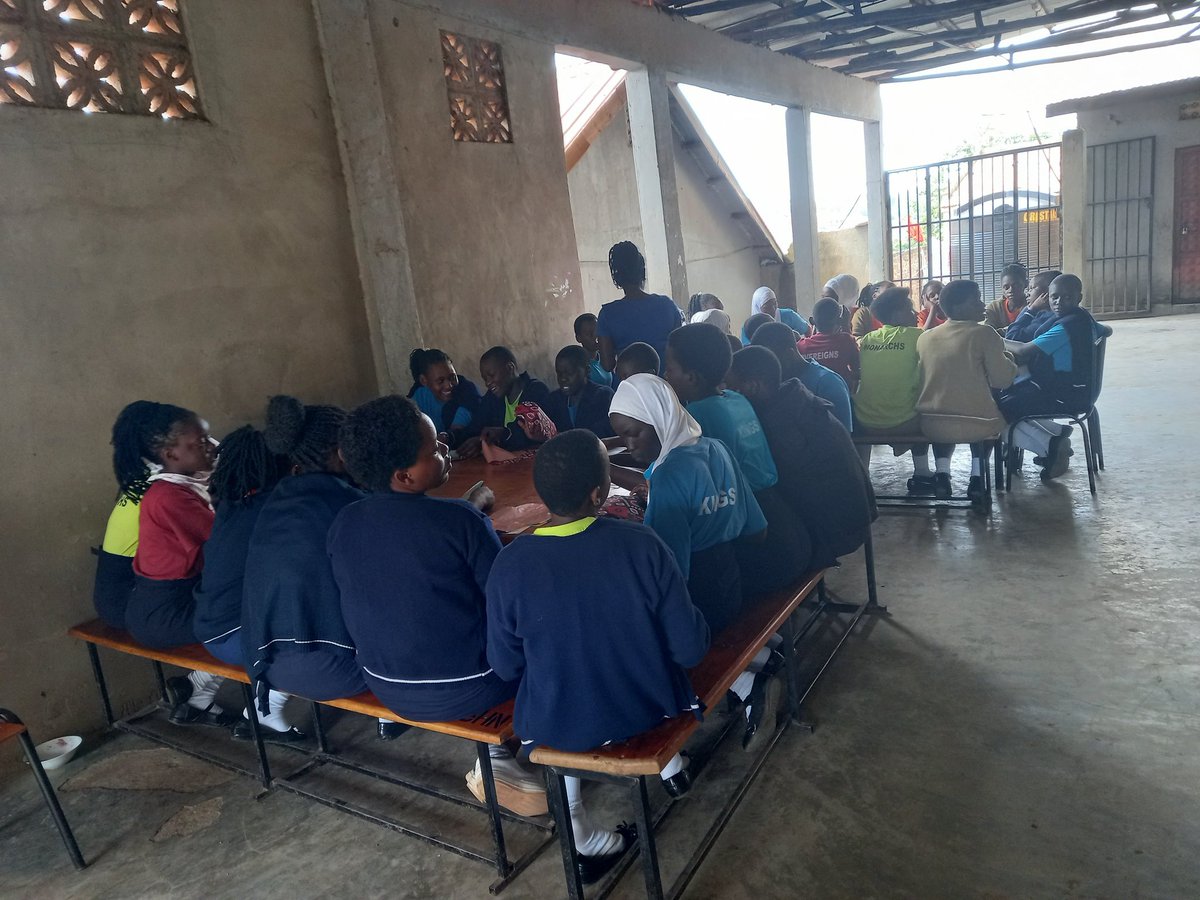 hindurainit's tweet photo. We worked in groups from Table 1 to table 5 today, a good way to learn this skill in a group.
#InstantPads 
#SeedTheChange 
#GiveThanks9 https://t.co/WgEnNr9dOP