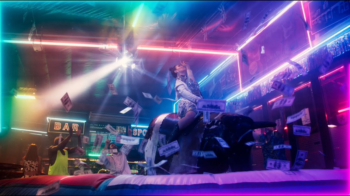 El <a href="/cinemajove/">Cinema Jove</a> estrenó su nueva sección Òrbites con la proyección de @Bullrunlapeli, de <a href="/AnaRamonRubio/">Ana Ramón Rubio</a>. 

<a href="/ferrancalvet/">Ferran Calvet</a> escribe sobre la primera película que se financia con la venta de tokens: "Los gajes del holdeo" 👇

criticum.net/bull-run-los-g…