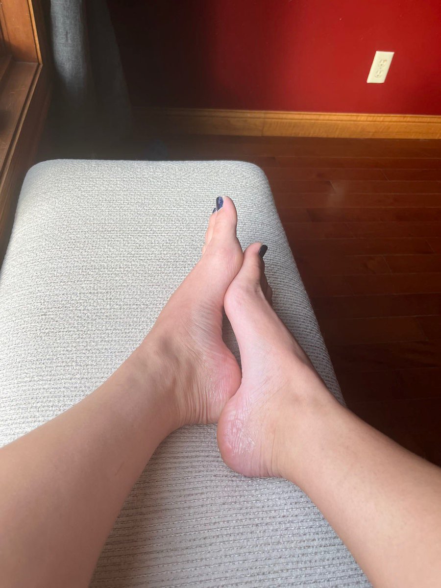 xxbabygirlxx131's tweet photo. It’s my birthday today! Don’t be afraid to spoil me 😇 $xxbabygirlxx13
#feet #sellingcontent #birthday #feettweet #funwithfeet #cashapp #spoiled #birthdayfeet #sugardaddy #sugarbaby https://t.co/ai7yTsu1hw