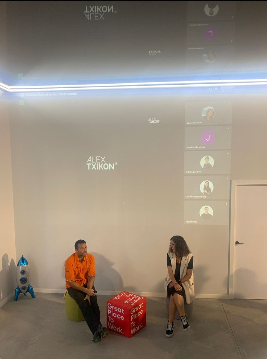 Loreilain's tweet photo. ¡Disfrutando de una charla de altura con  @AlexTxikon en @IncentroES ! Eskerrik asko Alex! https://t.co/yNK1ptWop9