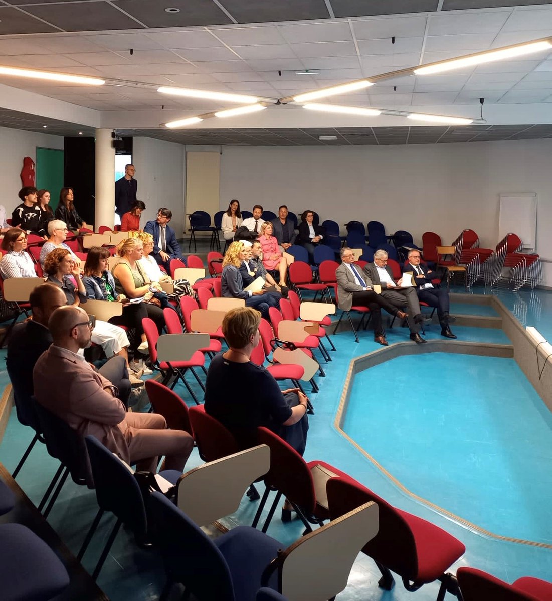 👏👏Présentation départementale des projets "Notre école, faisons la ensemble !" <a href="/CRefondation/">Conseil National de la Refondation</a> au @Lyceelegarros
✅13 projets validés 
✅227 852€ de crédits attribués 
✅des équipes engagées volontairement autour de l'excellence, l'égalité et le bien-être des élèves 
#réussite