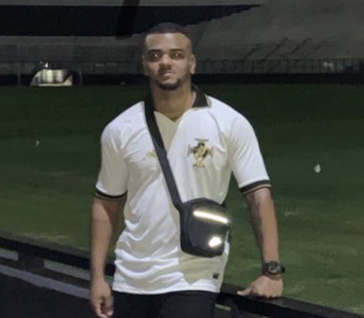 Catraca Botafogo ★彡 (@catracabotafogo) on Twitter photo O <a href="/_marcuscrvg/">Marcus ¹⁸⁹⁸</a> acha maneiro ir p/ torcida adversária, vestindo a camisa do Botafogo, mto provavelmente, ter q “torcer” pelo adversário.
Se o time dele fizer gol, n pode comemorar. Se comemorar, pode ser colocado pra fora do estádio (sendo otimista). Realmente, mta malandragem! O <a href="/_marcuscrvg/">Marcus ¹⁸⁹⁸</a> acha maneiro ir p/ torcida adversária, vestindo a camisa do Botafogo, mto provavelmente, ter q “torcer” pelo adversário.
Se o time dele fizer gol, n pode comemorar. Se comemorar, pode ser colocado pra fora do estádio (sendo otimista). Realmente, mta malandragem!