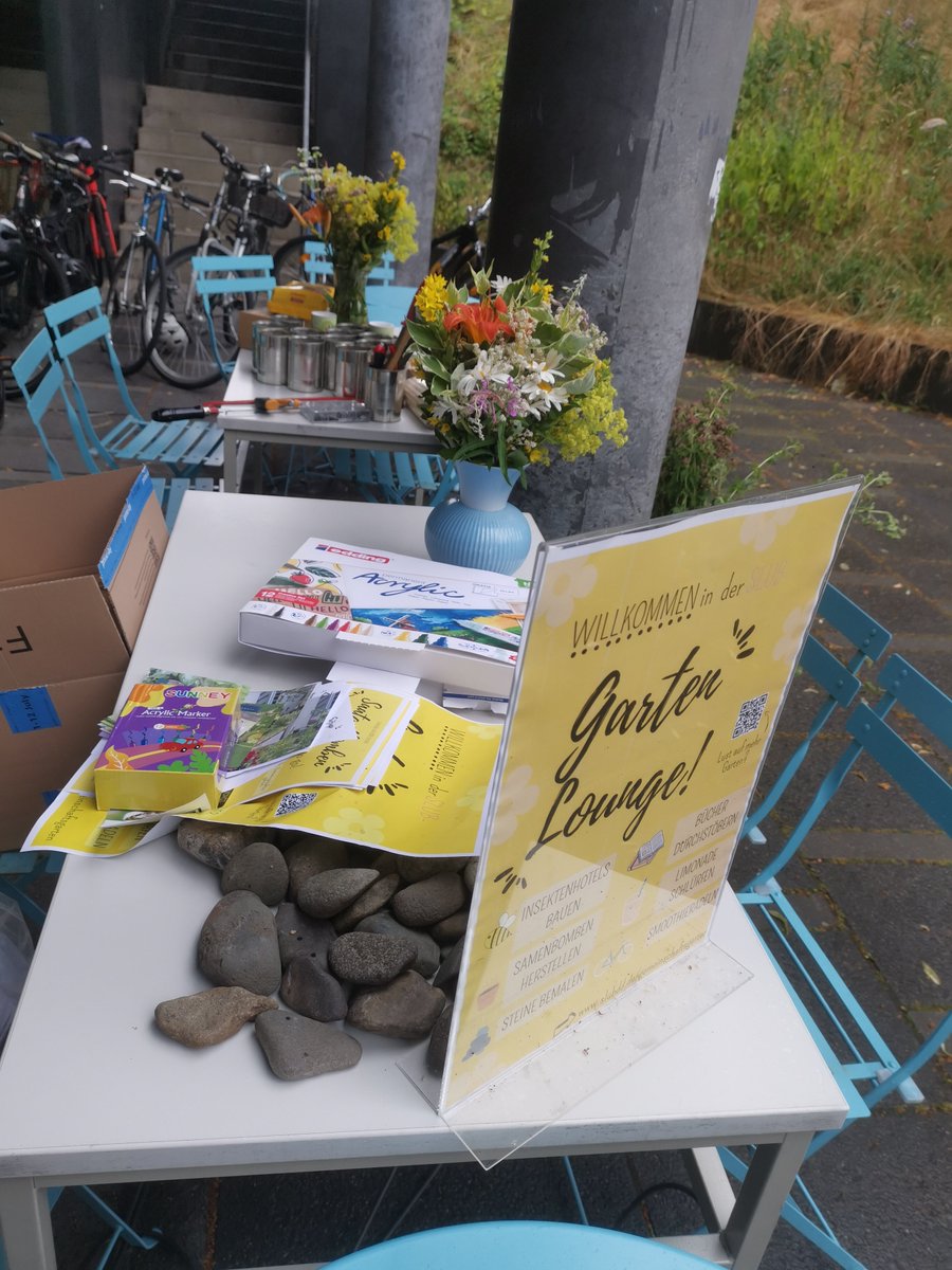 slubtextlab's tweet photo. Wir mussten umziehen! Unsere Garten - Lounge für die @langenach findet ihr jetzt im 1. OG vorm Vortragssaal.
Der Regen kann uns nix mehr 🌧️💪 https://t.co/FschVNtgL4