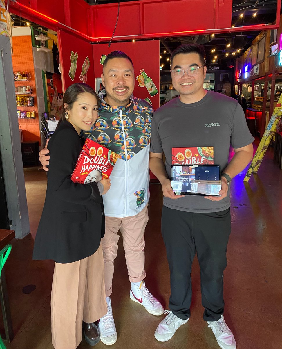 GoSnappyio's tweet photo. It's #FoodieFriday and we're shouting out @superfresh.to an Asian night market experience in the heart of the Annex! 

This vibrant space aims to highlight and celebrate Asian culture. The space houses 7 street-food vendors, a full-service bar, a bodega &amp; even a secret speakeasy! https://t.co/ZmvtLSEJQY