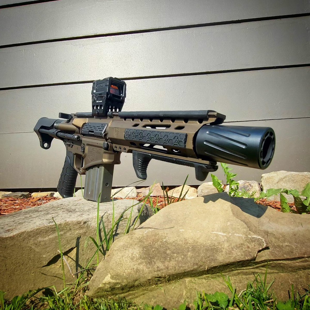 PC: @aim_point_pew - hope your #friday is as short as this thing!
.
#rangedayfriday 
.
#firearms #firearmsdaily #guns #gunsdaily #db15 #diamondback #fridayvibes #theweekend #aim_point_pew