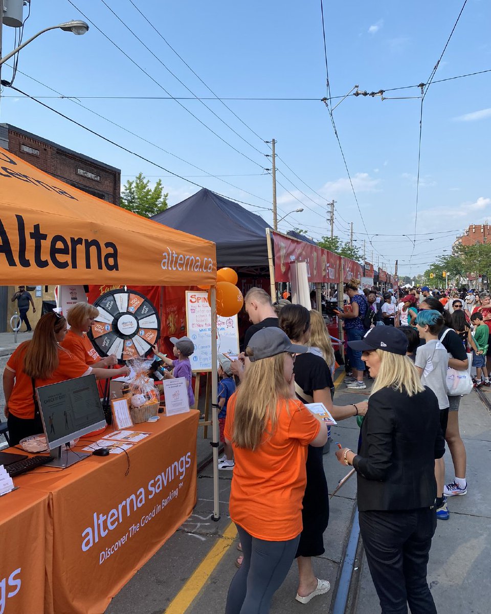 PACECU's tweet photo. Another year, another deliciously cheesy adventure. Alterna was a proud sponsor of this year's Lakeshore Grilled Cheese Challenge Festival. Community members gathered to spin the wheel for prizes and mingled with our friendly #Lakeshore Branch team. #GrilledCheeseFest https://t.co/kFRcY2Pbn2