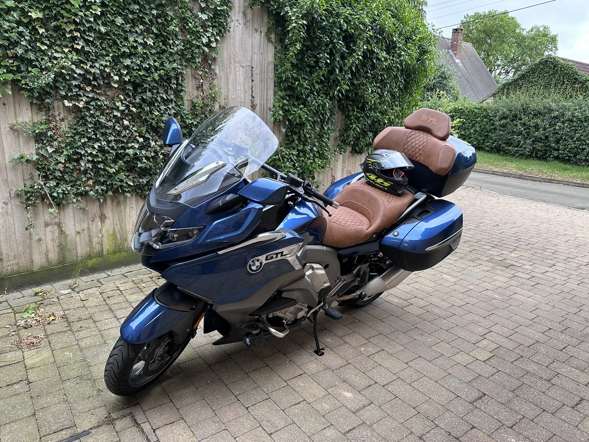 Blue with tan, bike edition.