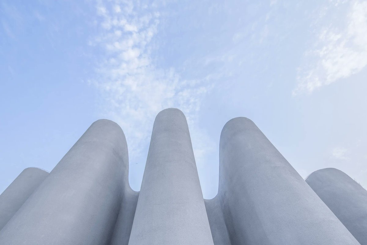 archinect's tweet image. PAO creates Beijing public restroom from single meandering wall 

arcnct.co/3NAKRD2 

📸 Zhu Yumeng, People&apos;s Architecture Office #BeijingArchitecture