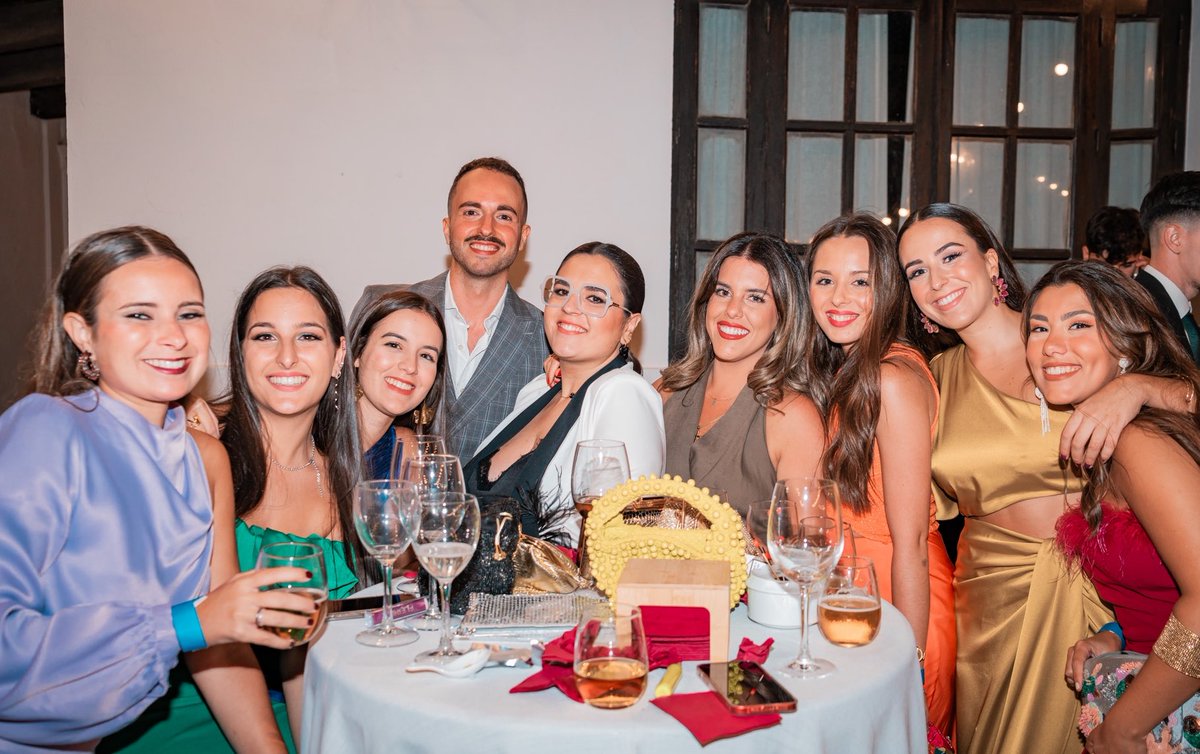 Hace poco más de una semana tuve la grandísima suerte de ser padrino de la promoción de #enfermeras 19/23 de la <a href="/Efp_US/">Facultad de EFP de Sevilla</a> de <a href="/unisevilla/">Universidad de Sevilla</a> 

Las gracias se las tengo que dar yo a ellas, por apreciar cada consejo y cada gesto a lo largo de estos cuatro años… ¡os echaré de menos!