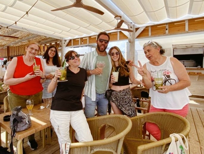 cfasantjosep's tweet photo. Els profes marxem de vacances. Bon estiu! 😝🤗🥳 https://t.co/aZikbEtirA