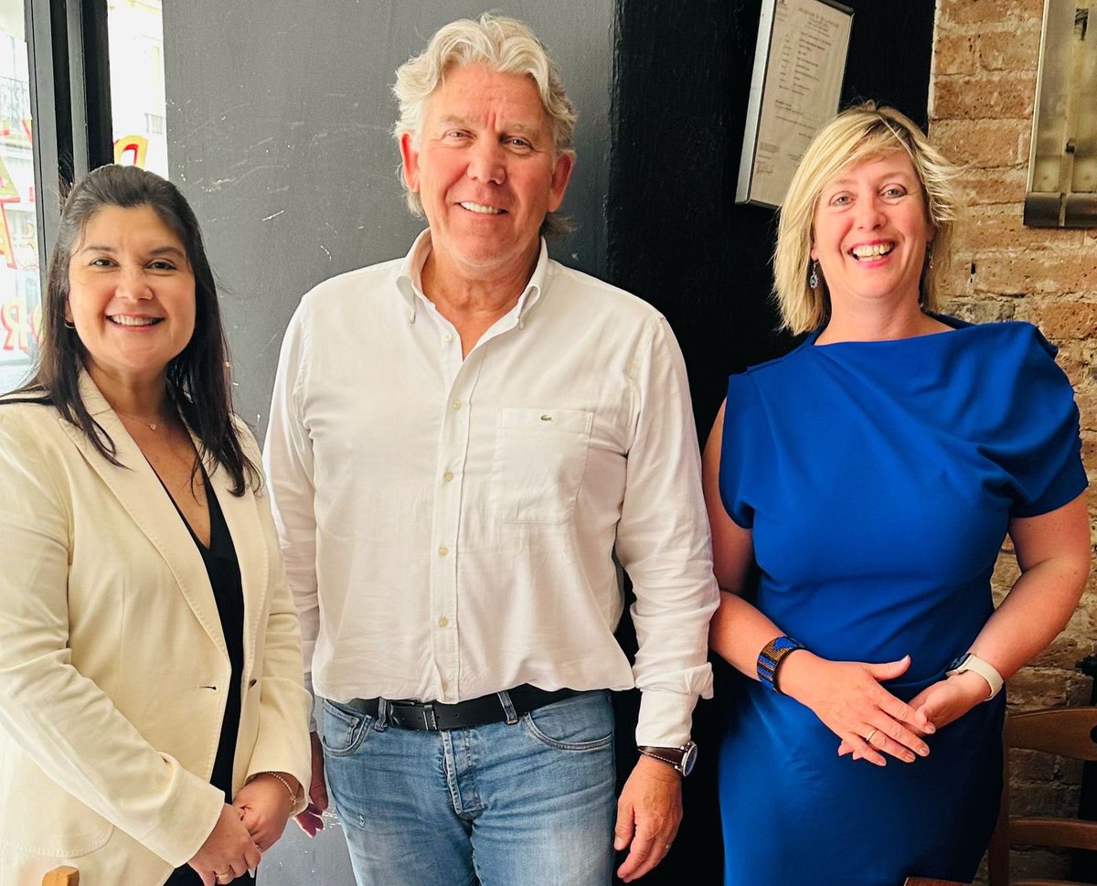 VanessInteriano's tweet photo. ¡Fortaleciendo alianzas! 🤝🏻⚡️

Hoy sostuve una reunión con los representantes de @lovegeothermal, Marit Brommer, Directora Ejecutiva y Sylvain Brogle, Presidente. 

Conversamos sobre capacitación y colaboración para fortalecer la #Geotermia en El Salvador a través de la @DGEHMSV. https://t.co/uWvC2moLOv