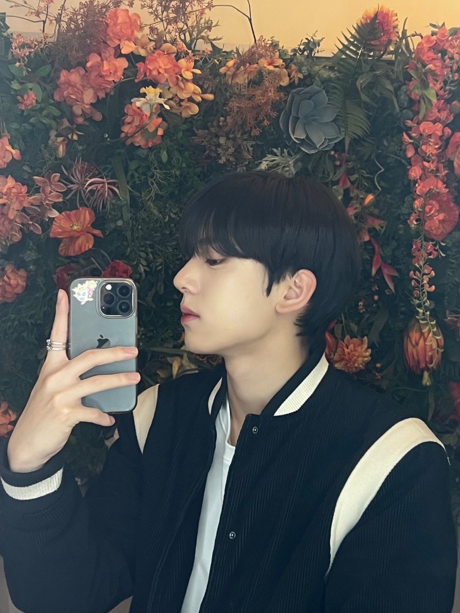 Everyone Zeros! Hello, this is Han Yujin! Less than two weeks until July 10th, I miss you soon🥲