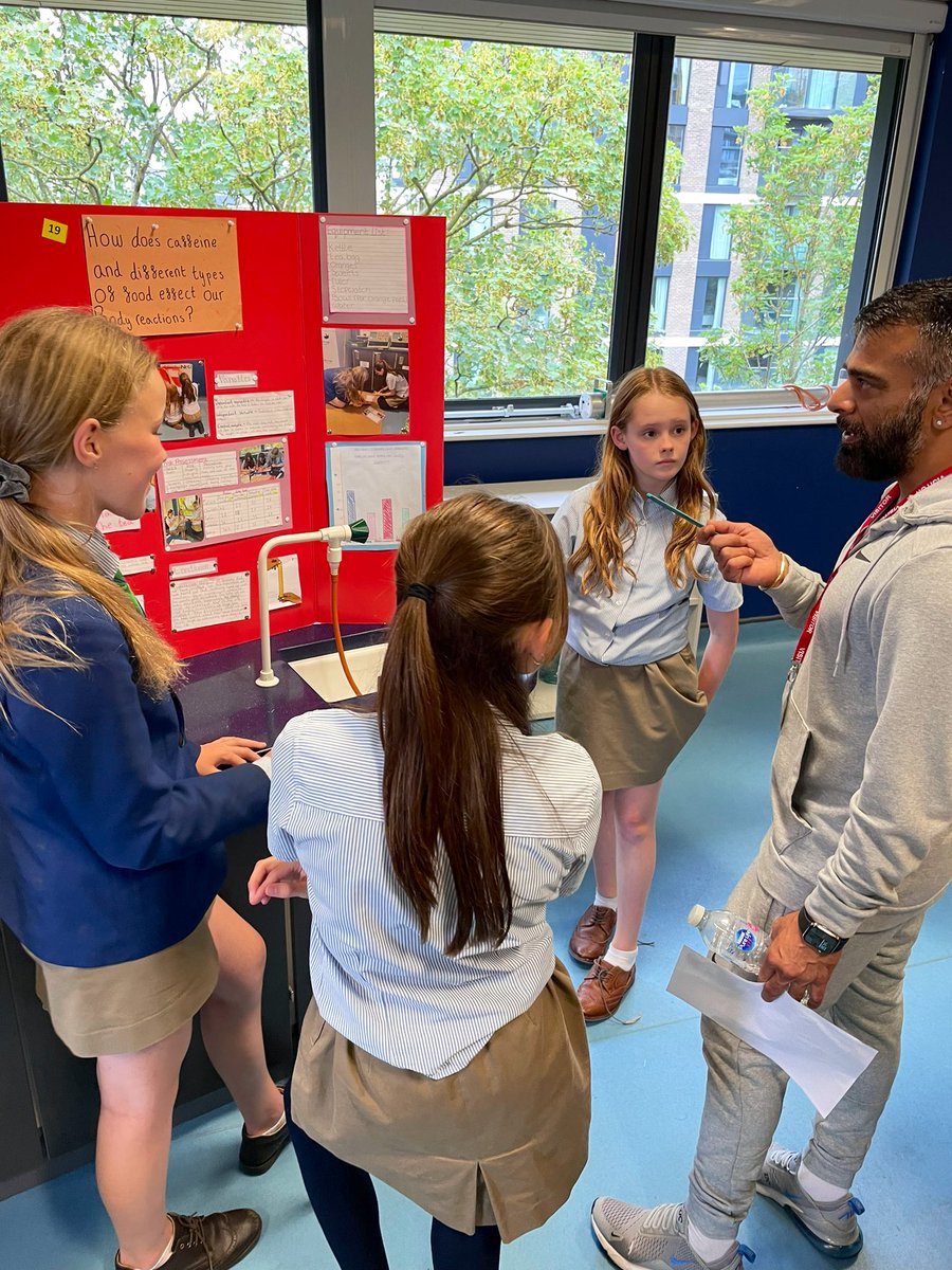 KewHouseScience's tweet photo. What a fantastic #ScienceFair ! Well done to all Y7 students and thank you to everyone who came to visit #KHSScience Our most well attended fair yet! 🔭🔬🧬🥼🧪 https://t.co/mO5kVV9et5