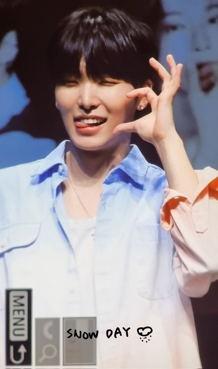 snowday_27's tweet photo. 230630 사운드웨이브 팬사인회 프리뷰

☁🧡

#원어스 #ONEUS #서호 #SEOHO https://t.co/ygc2JMmGBU