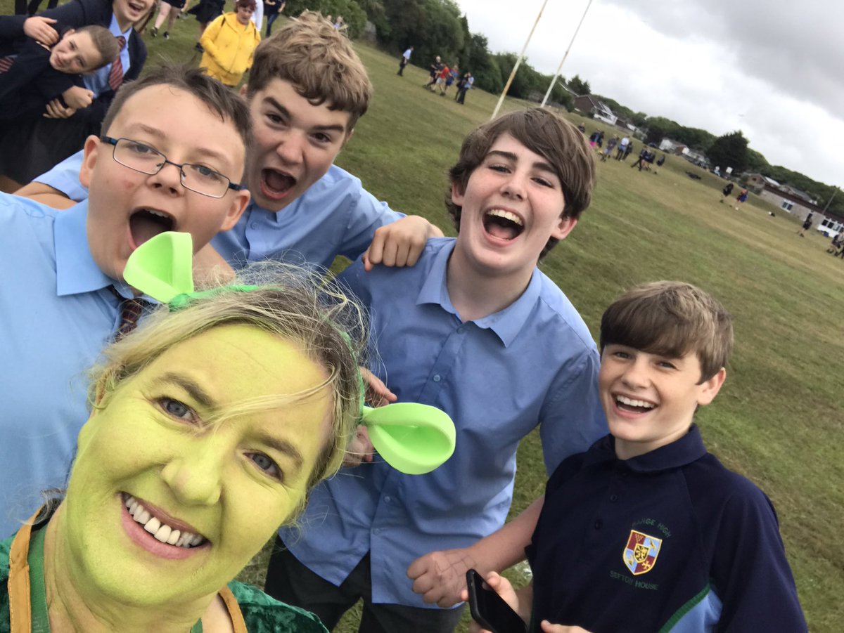 RangeHighDrama's tweet photo. Thank you thank you thank you! All those who took part in Matthews mile! You’re amazing!! Over £3,000 for the teenage cancer trust raised! 🙂 https://t.co/Ee65ELKahy