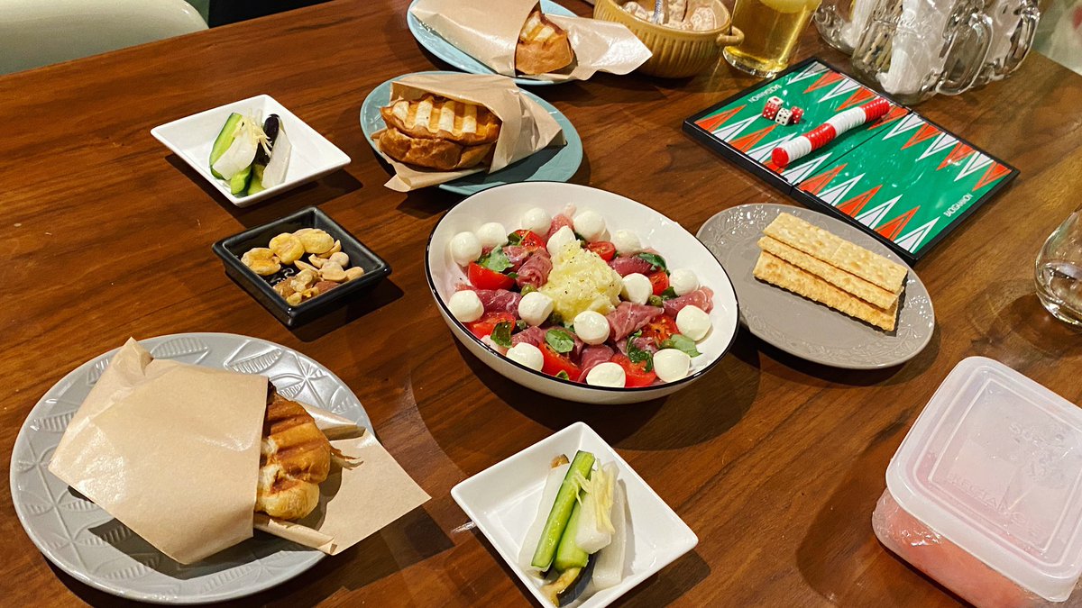 「ちょいさじ」にご参加頂きありがとうございました😊雨の中、思った以上にご来店頂きめちゃ嬉しかったです😭
また機会を作ってやる予定ですので、その際はよろしくお願いします🙇
写真は打ち上げ
#デザスプ #デザートスプーン #ボードゲーム #ボドゲ #ボドゲカフェ #大阪 #天王寺 #阿部野 #昭和町