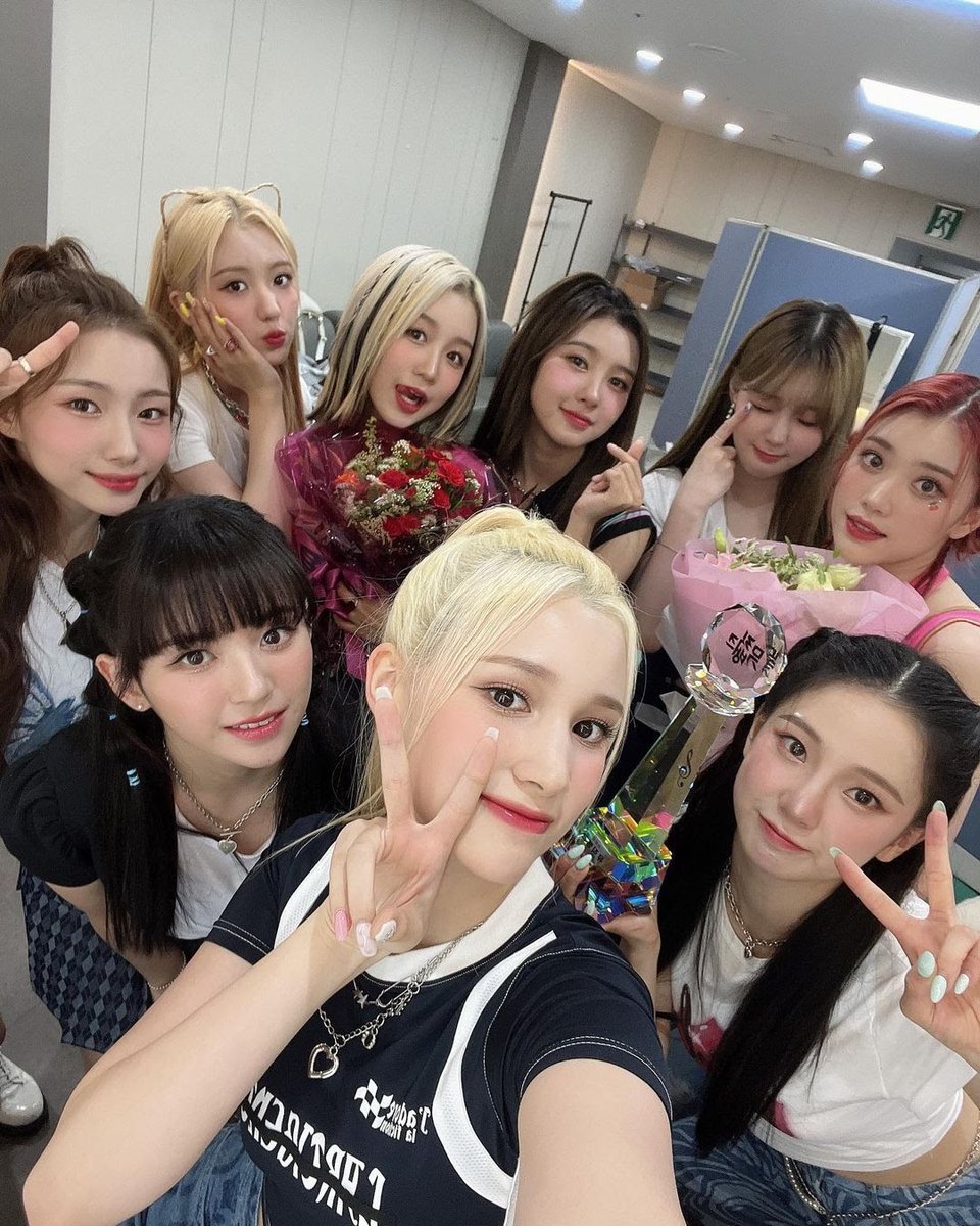 official_kep13r's tweet photo. 일 년이 됐다 💛💙

#Up1stWin
#Kep1er #케플러
#Up #DOUBLAST https://t.co/1f0oAe6JKs