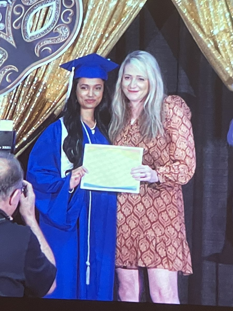 Congrats to Samhita on winning the Interpipeline Discovery Award! Another former @WGHillElem #Raven!