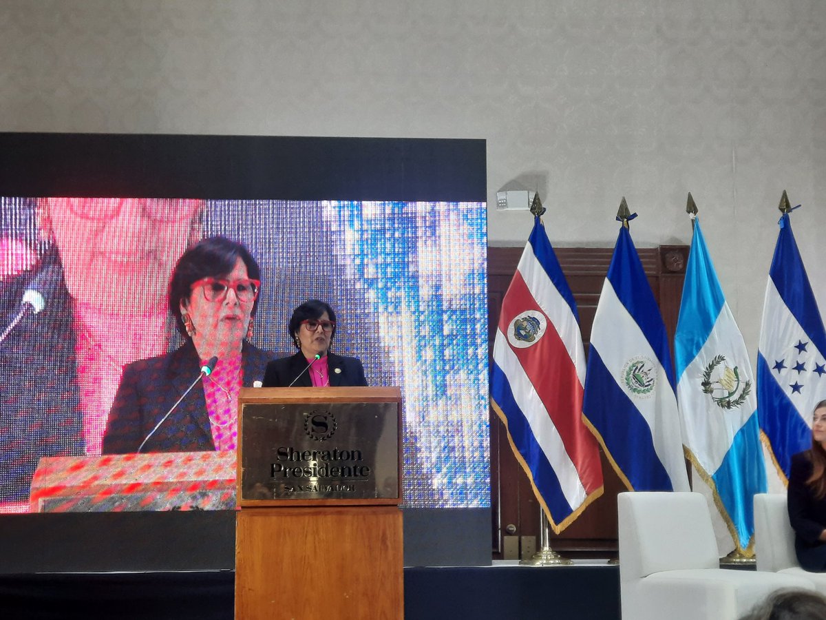mmeridagt's tweet photo. @CuellarSilviaM Directora Ejecutiva de @COEXPORT, miembro de #FECAEXCA, modera el panel sobre Trazabilidad y Debida Diligencia en Cadenas Agroalimentarias en el marco del Foro UE y CA sobre Innovación en la Agroindustria organizado por @EUCA_Trade en el que participa @AGEXPORTGT https://t.co/U4iIRlcoQ0