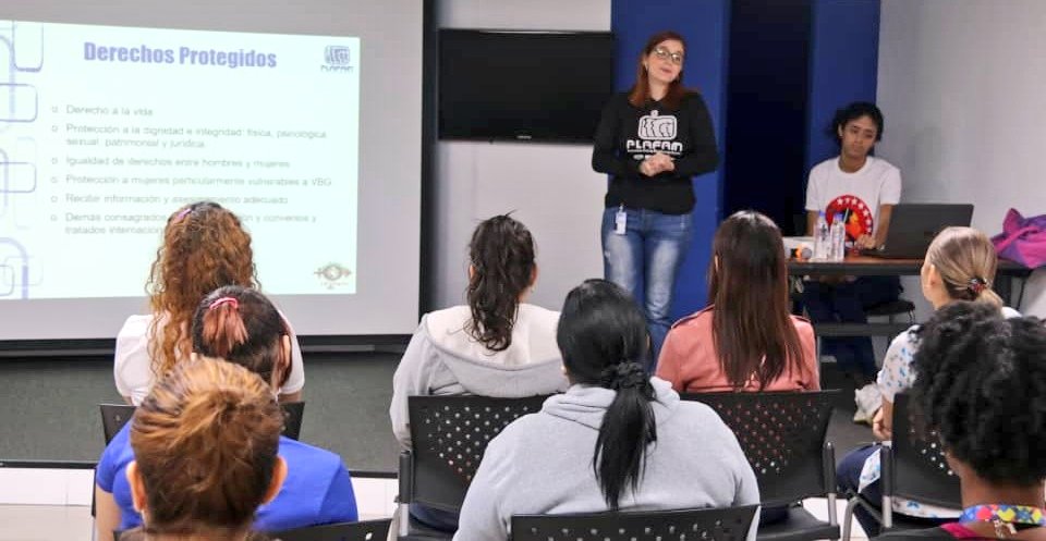 inac_ve's tweet photo. En trabajo conjunto y en pro de los derechos y protección de la mujer, @mujeresmppt #INAC #PuntoVioleta organizan charla dictada por #Plafam para dar a conocer los tipos de violencia de género.
#PongamosAltoALaVioleciaDeGenero
#ForoDeSãoPauloEsIntegración https://t.co/sA73EOU3RW