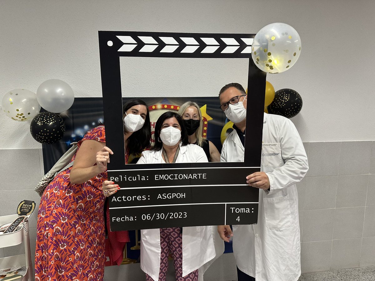 fedemartinon's tweet photo. Hoy sesión de CINE para los niños del Hospital Clínico Universitario de Santiago, Gracias a @_ASPOH_ y la iniciativa EMOCIONARTE con la ayuda de la Conselleria de Política Social e Xuventude y la Obra Social Pediatría @ObraPediatria @AulaChus @ChusPediatria @FabiolaBarbanza https://t.co/OhXwKKQljN